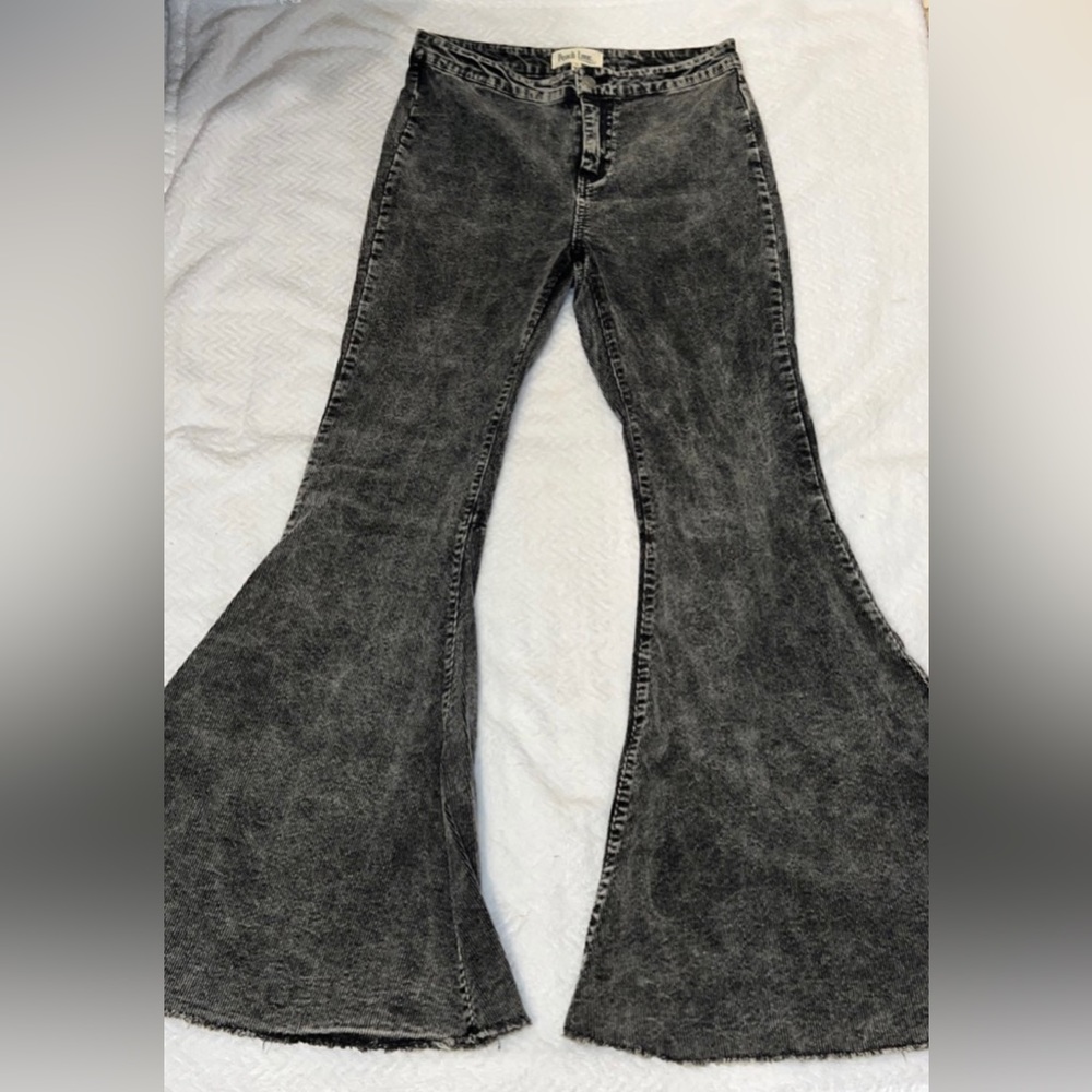 Peach Love California Bellbottom pants size Large